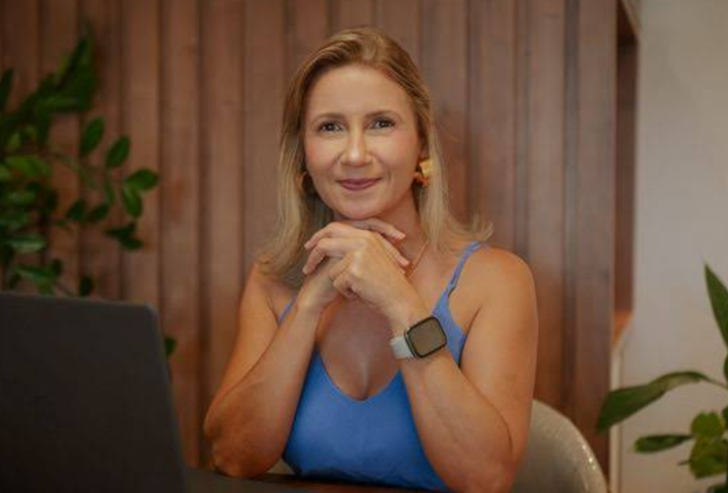 Viviane Abranches em atendimento